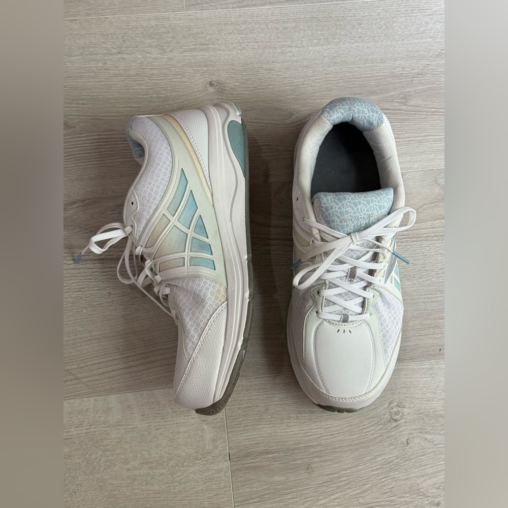 Women's 10.5 D New Balance Wide White WW847WT2 Sneakers Walking Running Shoes